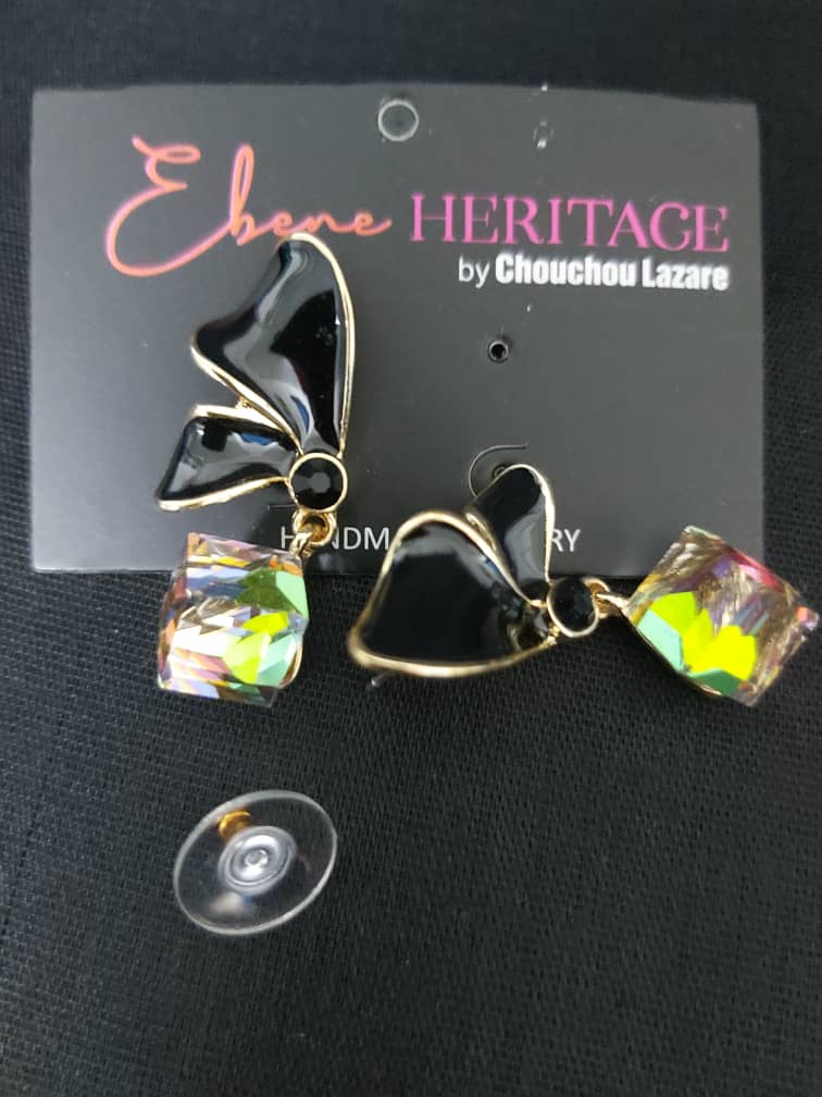 BOUCKLES D'OREILLES CUBES